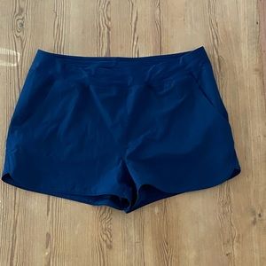 Women’s Lands End shorts, size 18.